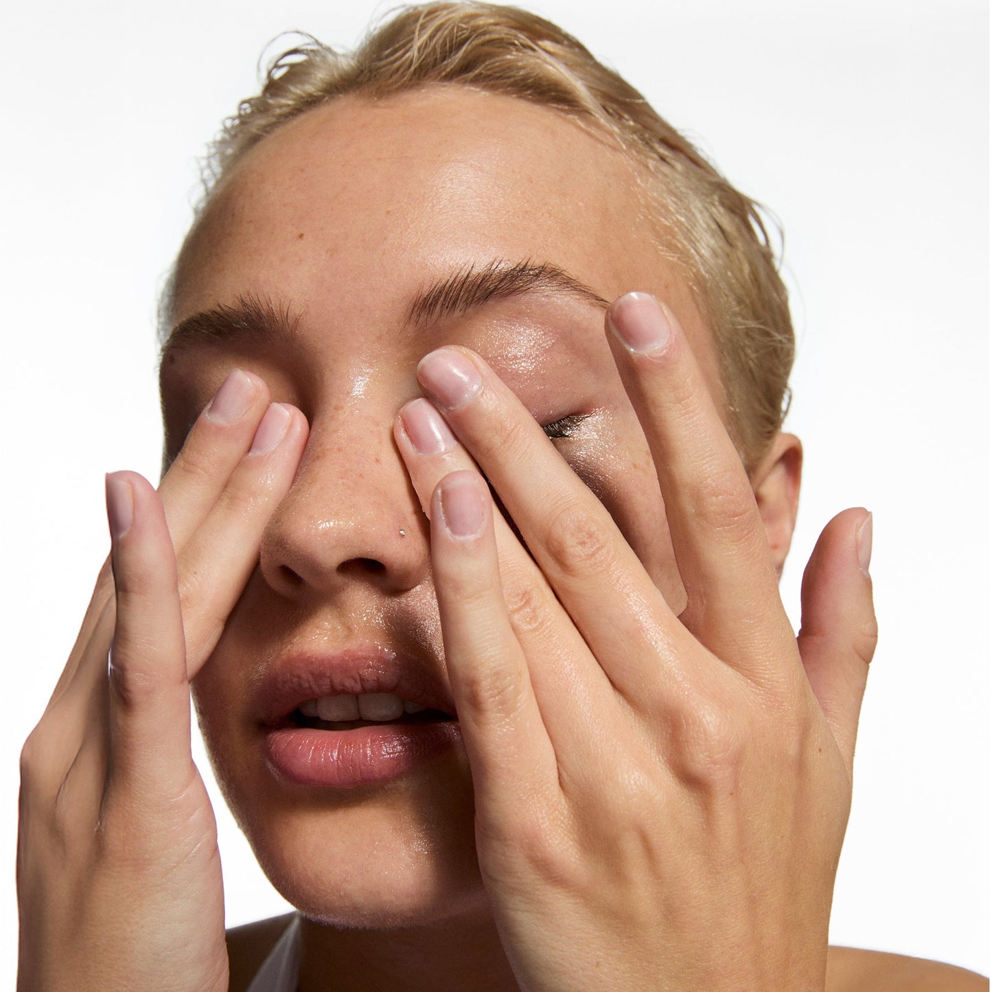 the-bestselling-intro-to-great-skin-h0 MysteryBundle_Model_2000x2000_8c068f88-8954-45a2-bafe-e122a0319042.jpg