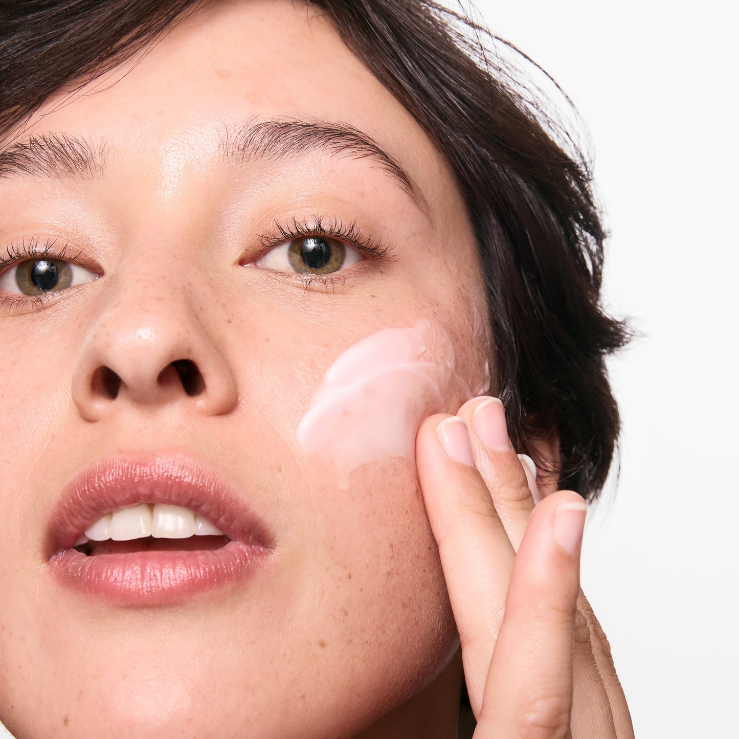 hydrating-cleanser-and-oil-free-moisturizer-duo-a2 01_LYDIA_12_APPLICATION_OMEGA_SUPERSIZE_036_1_8483aad9-c9a3-46f0-b735-539c739306ac.jpg