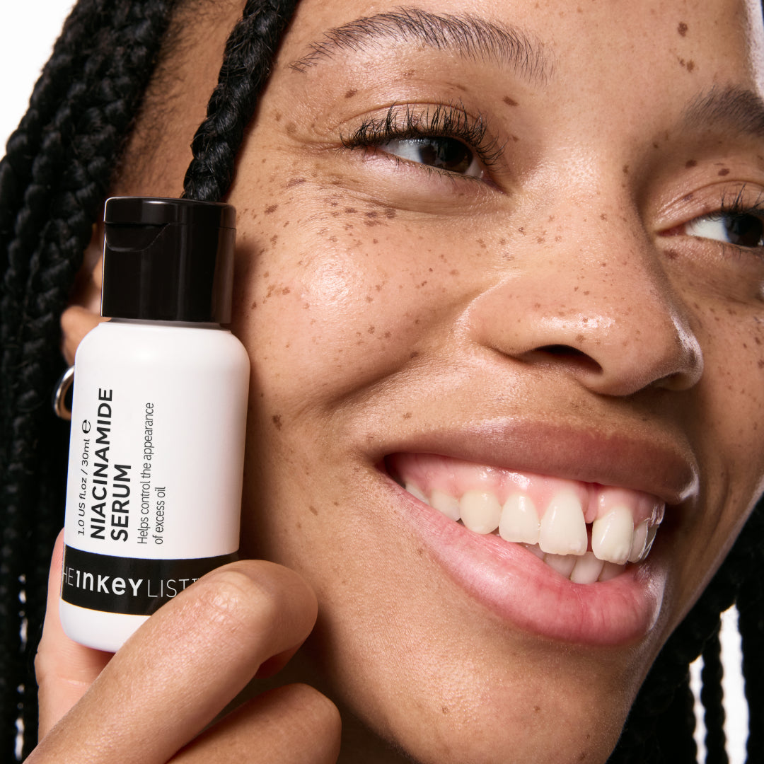 10-niacinamide-serum-duo-w2 Model01_d6be0920-41bd-4df2-8281-5a1face2e177.jpg