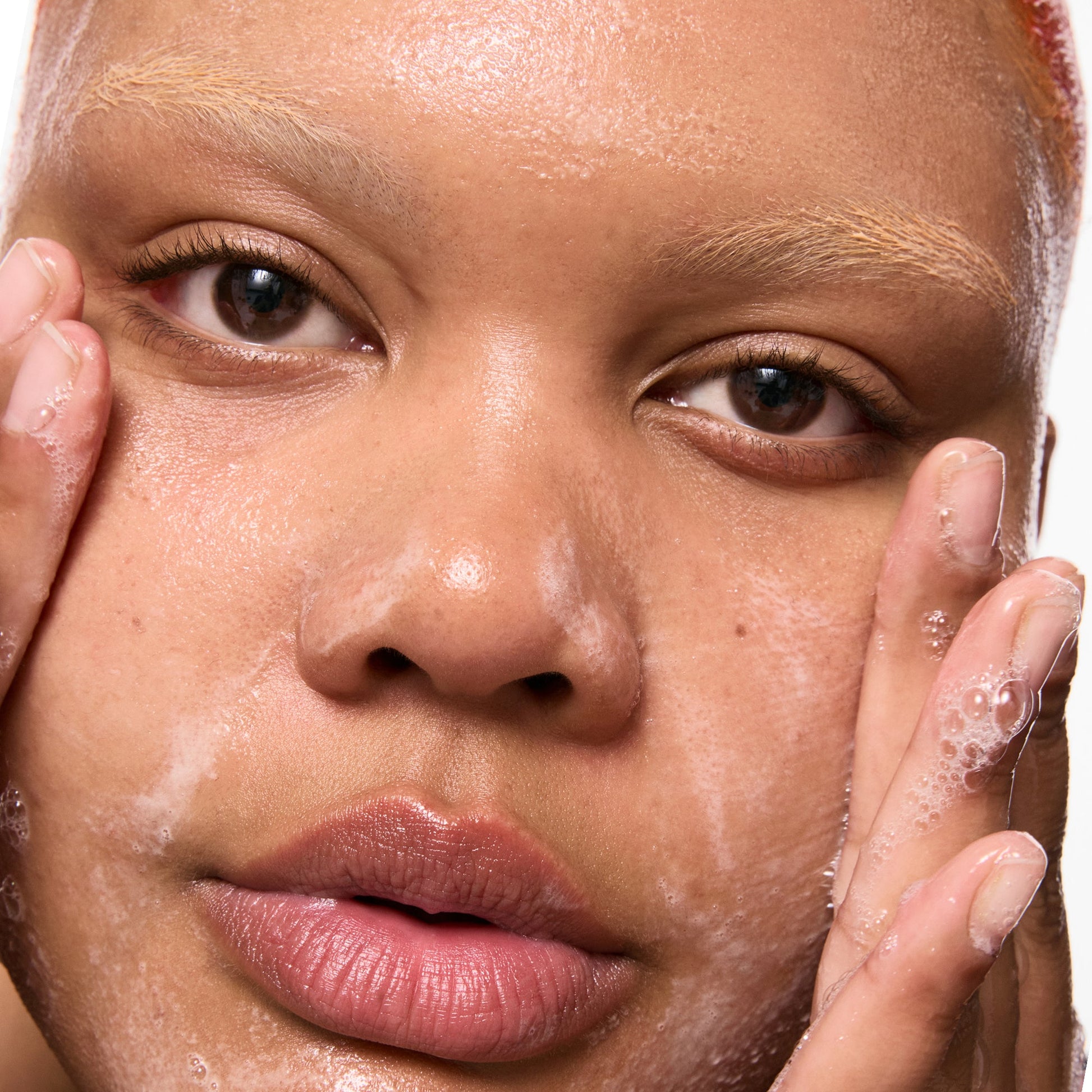 salicylic-acid-cleanser-150ml-n8 Omega50_Model_2000x2000-1_ce0a3018-d6f0-4ed9-a17d-0096b80b29f6.jpg