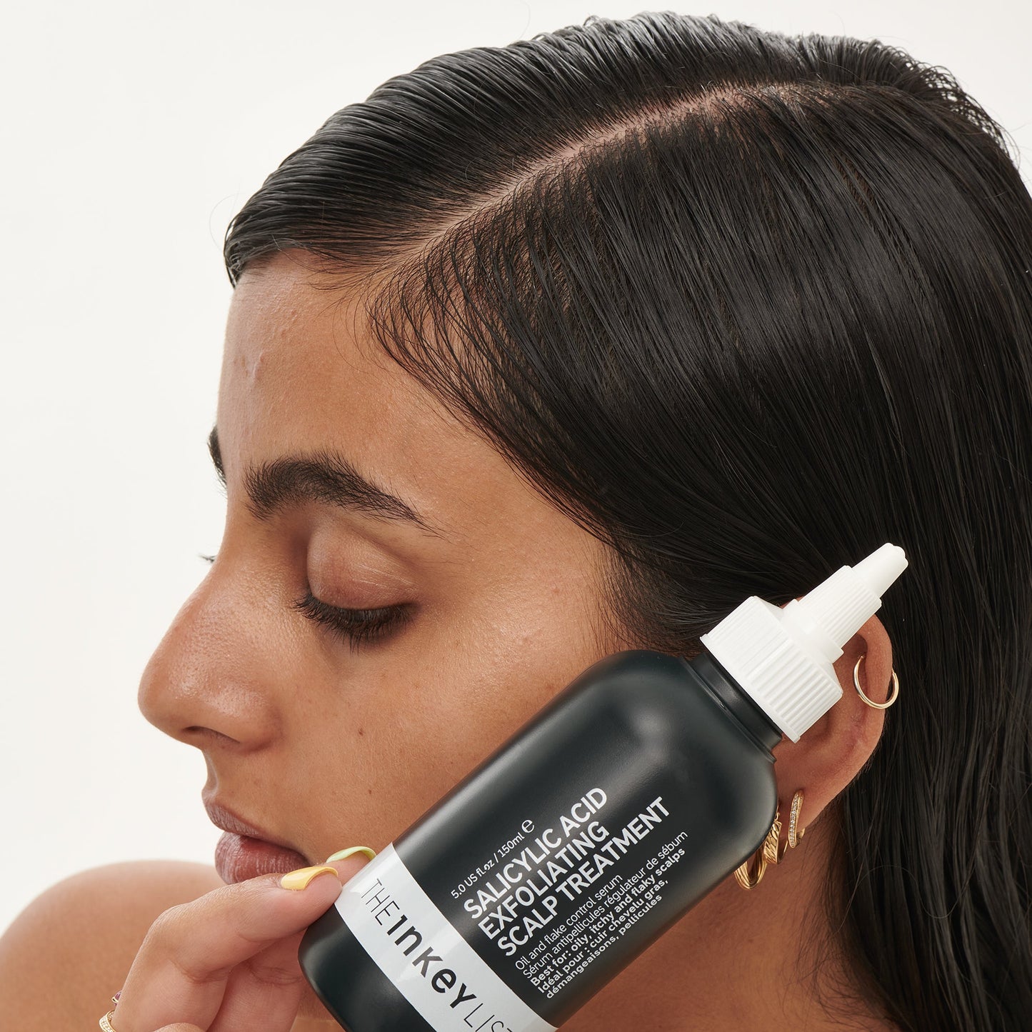 clean-and-healthy-scalp-duo-e1 SallyHAIR_ModelLifestyle_2e55b949-fa6c-43b1-8dc6-497be78c74bb.jpg